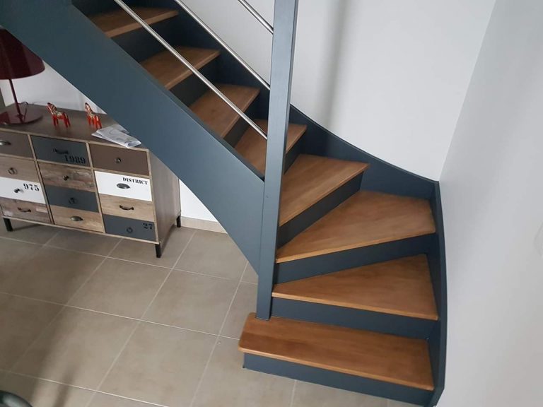 ESCALIER BOIS ET GRIS